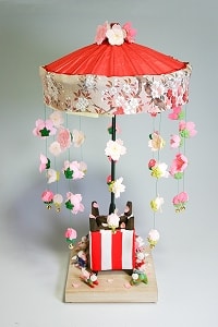 春の傘飾り【桜の宴】（桜の花+桜の蕾+桜の輪飾り+桜の花びら+童+傘台+傘幕+紅白幕）
